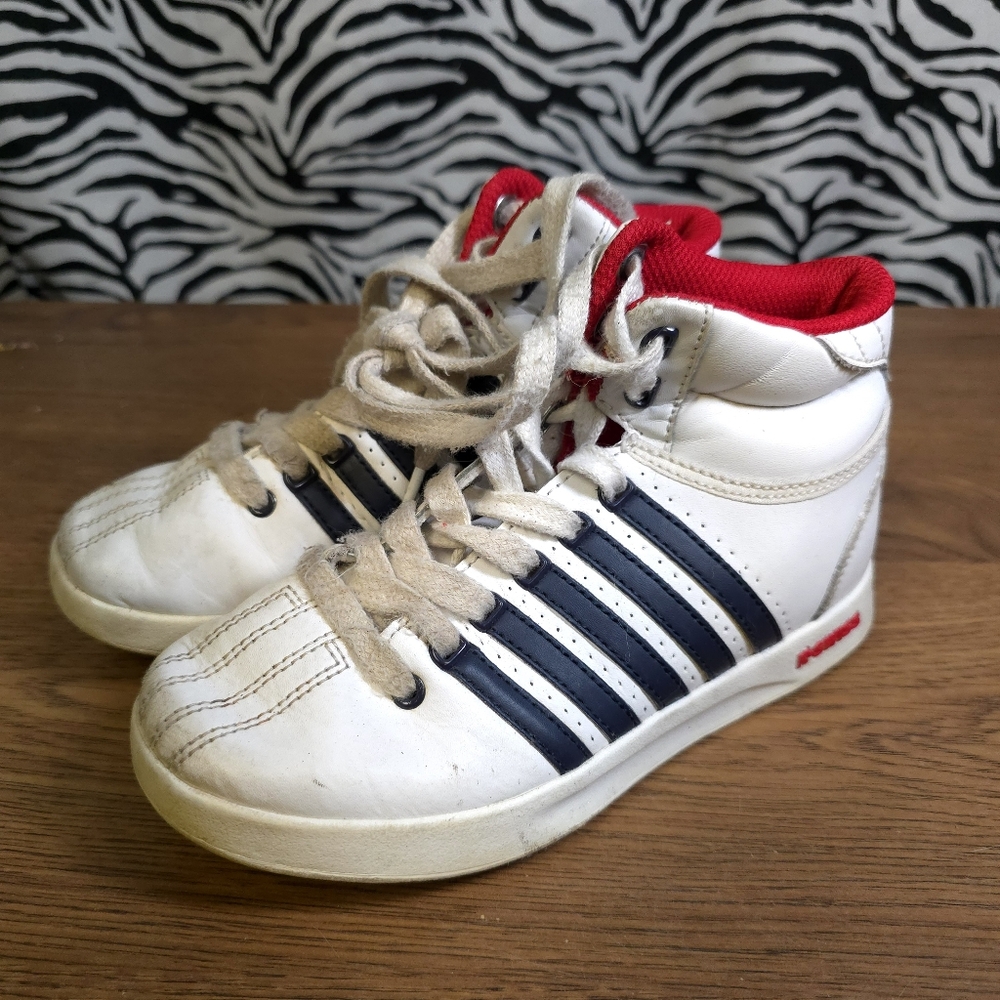 AUCN 0519 Thrifted Youth Boys Sz. 1 K-Swiss High Top Shoes GWOSLOO1.35